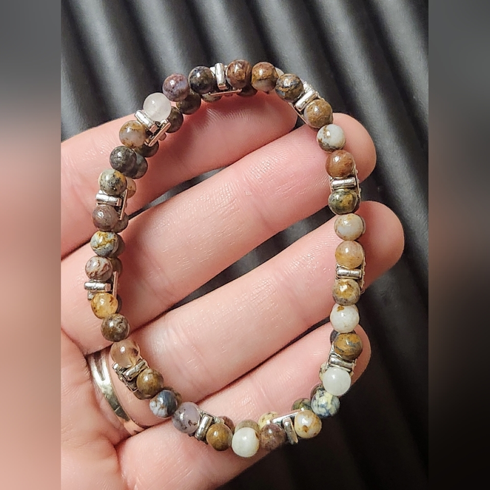 Phantom Garden Quartz Beaded Crystal Stretch Bracelet - Picture 4 of 6